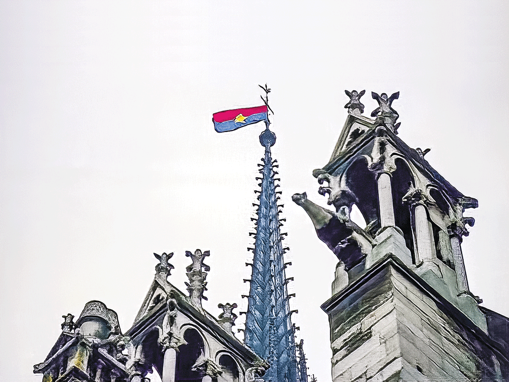Lá cờ Mặt trận Giải phóng trên đỉnh tháp nhà thờ Đức Bà Paris