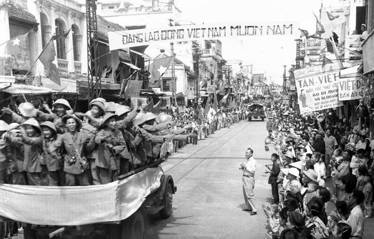 Ngày 9/10/1954, Quân đội nhân dân Việt Nam đã tiếp thu hoàn toàn Thủ đô Hà Nội